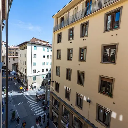 Ponte Vecchio Deluxe شقة